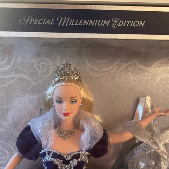 Barbie doll - Picture 4 of 15